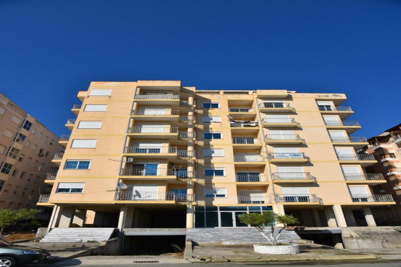 Gzim'S Apartment Durrës Esterno foto