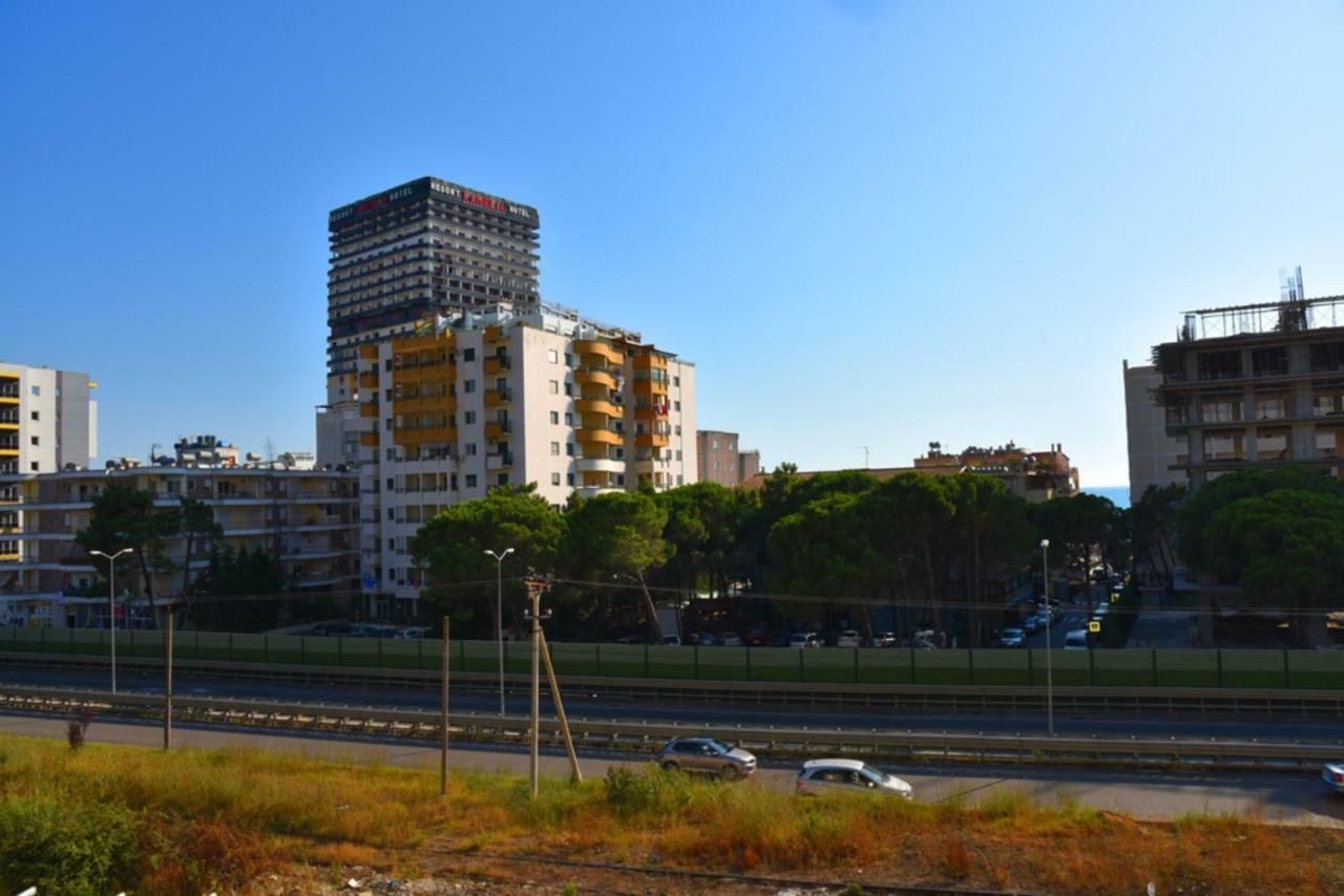 Gzim'S Apartment Durrës Esterno foto